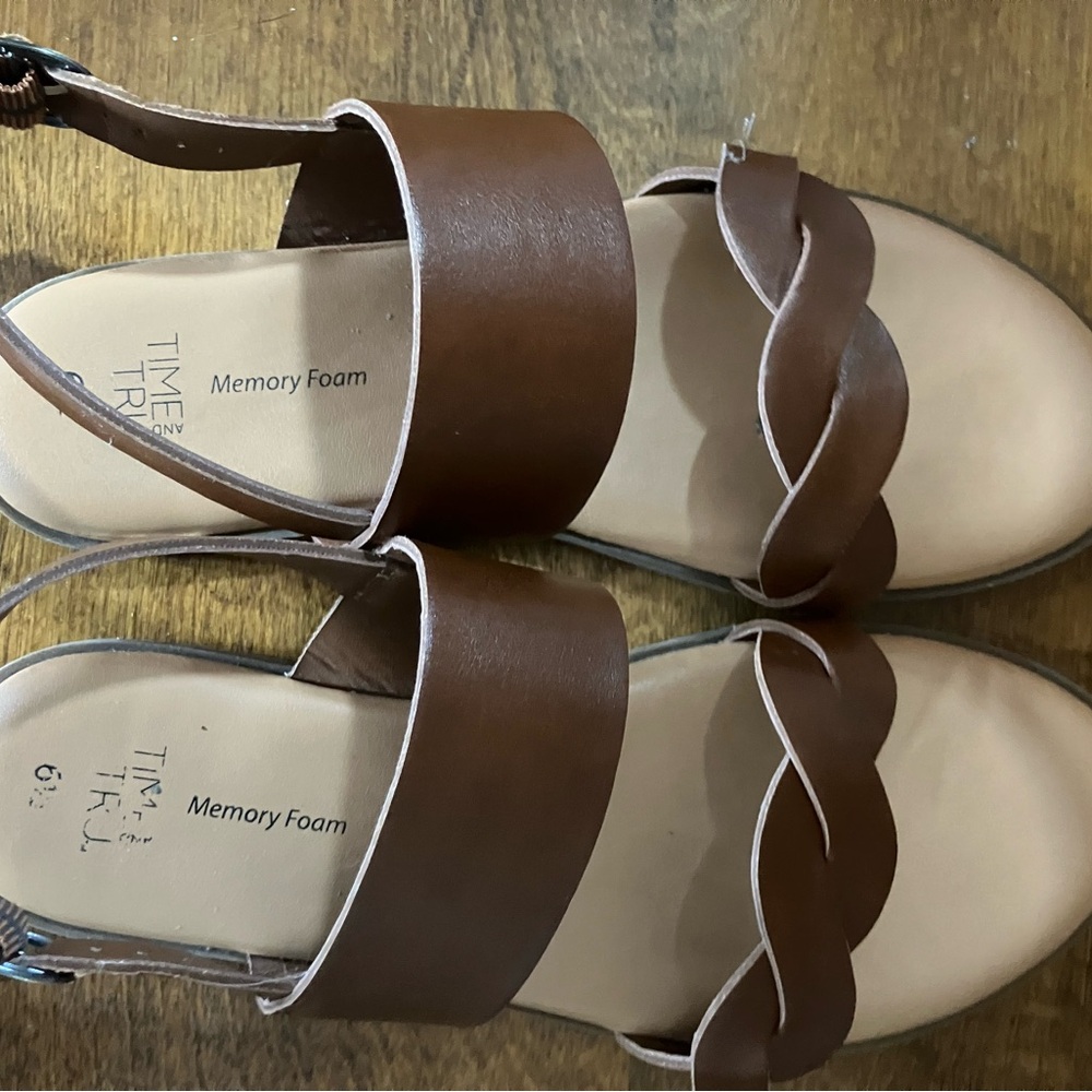 Time and Tru Brown Sandals with Wavy Detail